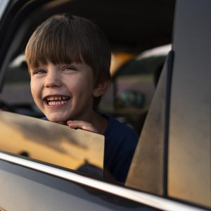 smiley-kid-car-window